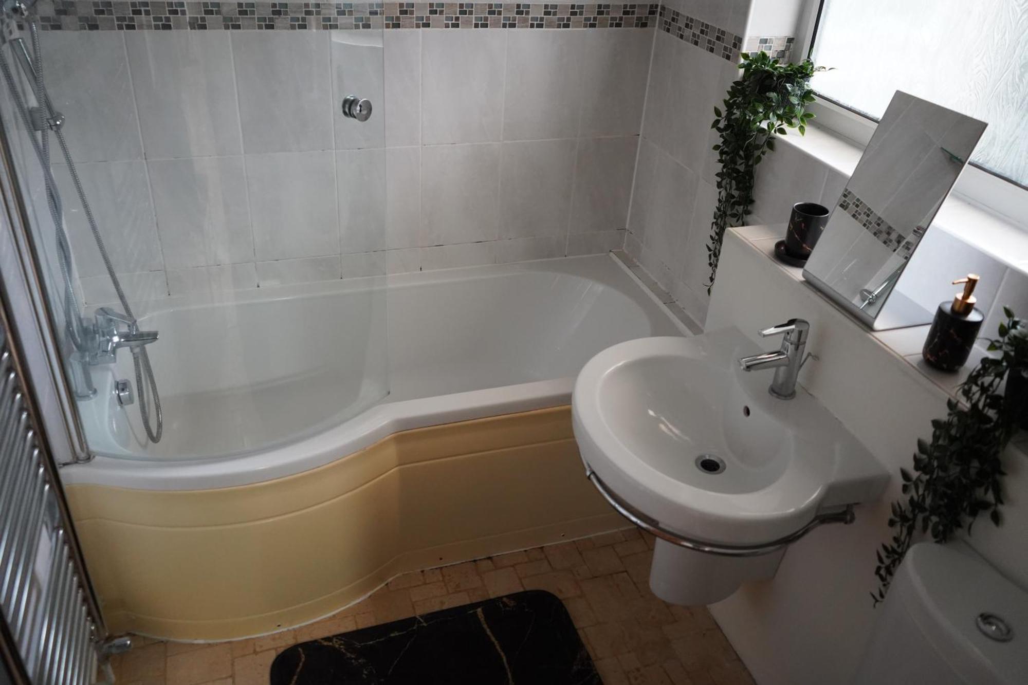 Holiday home Excellency , Comfort , Free Parking , Contractors , Families *