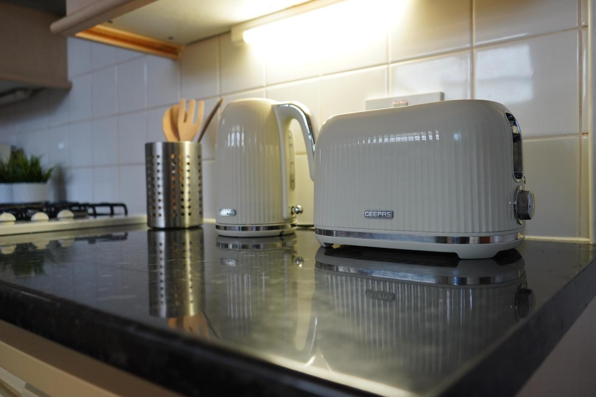 Holiday home Excellency , Comfort , Free Parking , Contractors , Families Gravesend