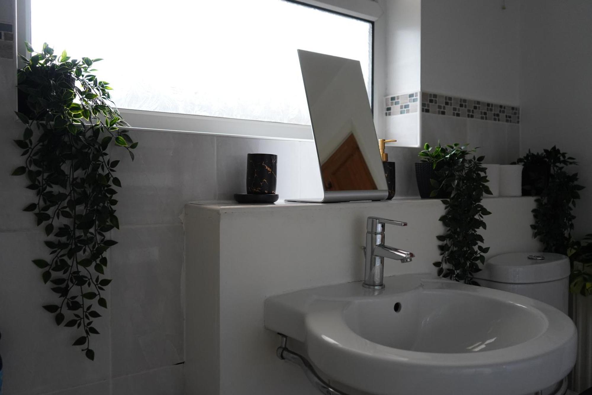 Excellency , Comfort , Free Parking , Contractors , Families Holiday home Gravesend