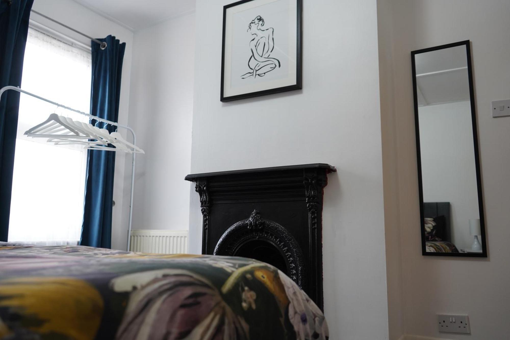 Holiday home Excellency , Comfort , Free Parking , Contractors , Families Gravesend